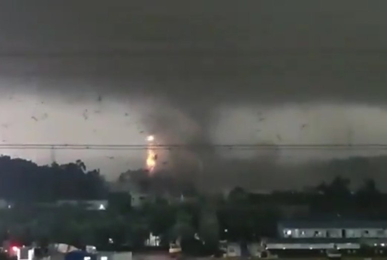 Tornado Mata Cinco Pessoas E Fere Outras Em Guangzhou Na China