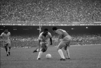Imagem do rei Pelé transmitida pelo canal 100
