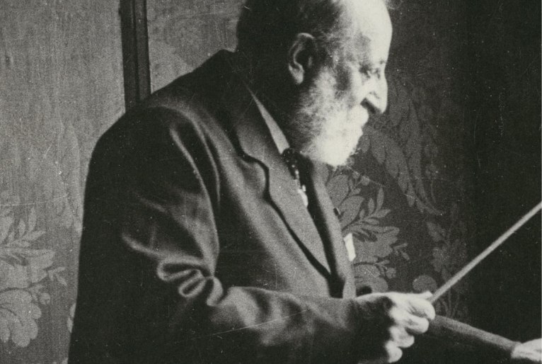 O Carnaval dos Animais, do compositor francês Camille Saint-Saëns, é uma  suíte para dois pianos e orquestra composta em 1886. Para representar o, By Orquestra Experimental de Repertório