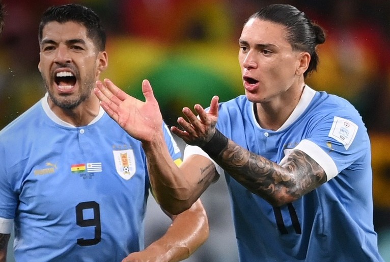 Gol de Suárez garante Uruguai nas oitavas de final da Copa do