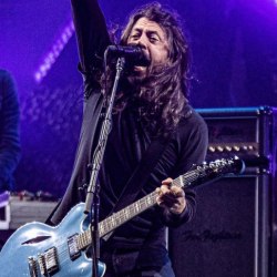 A Nova Música do Foo Fighters - UNDER YOU - RockStage Brasil