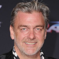 Morre ator Ray Stevenson, o Volstagg dos filmes do Thor