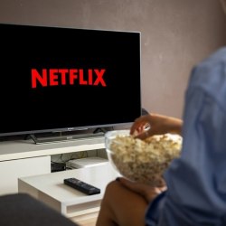 Netflix: taxa extra por compartilhamento de senhas gera memes; confira