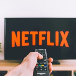 Netflix cancela plano básico sem anúncios no Brasil