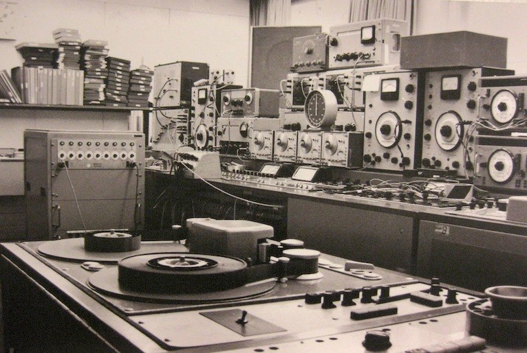 Wie beeinflussen die deutsche und französische Kultur der 1940er Jahre die aktuelle elektronische Musikproduktion?