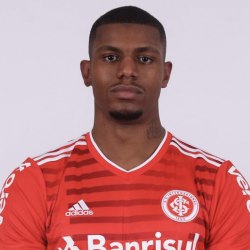 São Paulo negocia empréstimo de Wesley Moraes, do Aston Villa