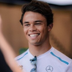  Reprodução/Twitter @MercedesAMGF1