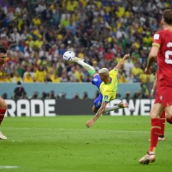 Brasil vence a Sérvia por 2 a 0, passa em primeiro e pegará o