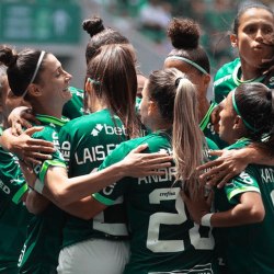 Bia Zaneratto anota golaço, Palmeiras vence o Santos e conquista o