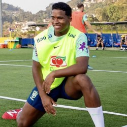 Doentes por Futebol - Aos 17 anos, Endrick tem sua primeira convocação para  a seleção principal do Brasil 🇧🇷 Pra cima, mlk! 👊🏽 ❤️ @endrick