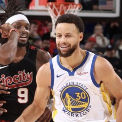 Stephen Curry quebra recorde e se torna o jogador com mais cestas de três  na história da NBA