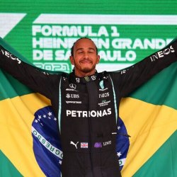 Reprodução/ Twitter @LewisHamilton