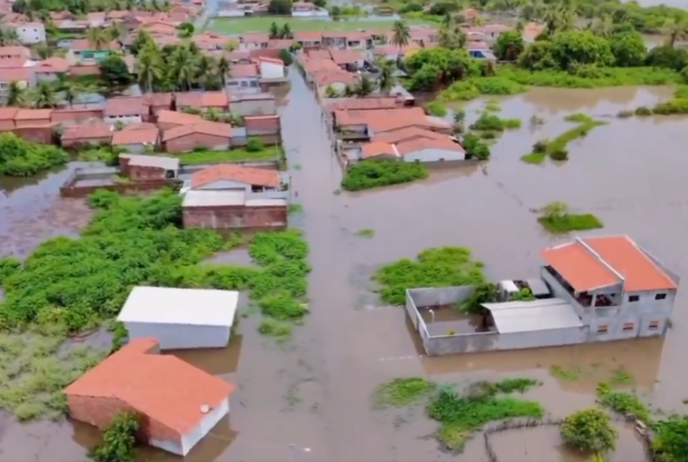 Na Paraíba, Rio Sinimbu transborda e alaga cerca de 200 casas 