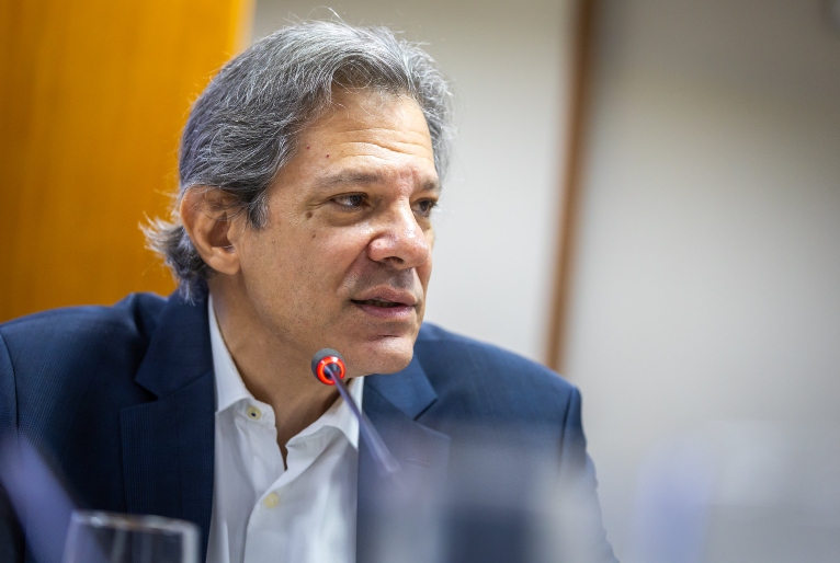 Brasil aguarda 'decisões concretas' dos EUA para se manifestar sobre tarifas, diz Haddad