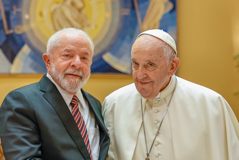 Lula deseja melhoras ao Papa Francisco: “Mundo está em oração” 