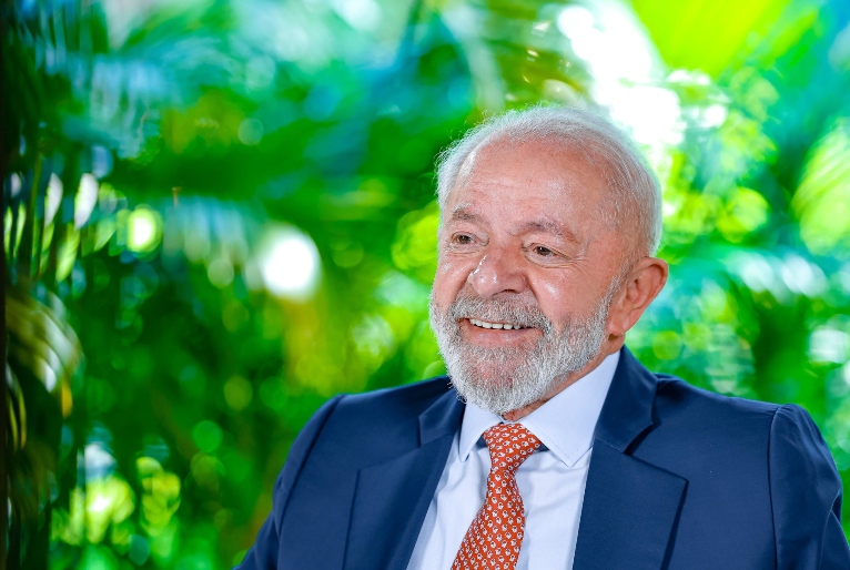 Em entrevista, Lula diz que Donald Trump foi eleito para governar os Estados Unidos, não o mundo