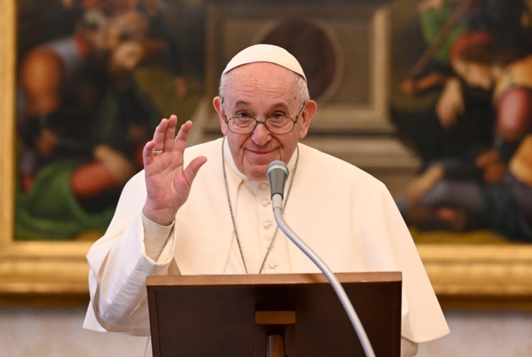 Papa Francisco tem 'boa noite de sono' após apresentar leve melhora, diz Vaticano