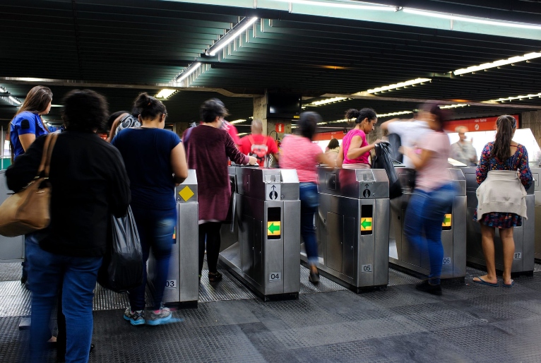 Carnaval 2025: linhas do metrô e trem ficarão abertas 24h durante três dias seguidos