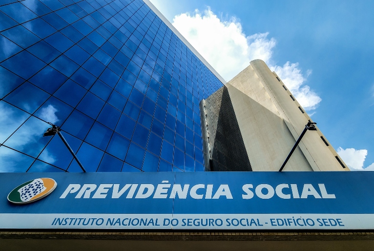 Governo antecipa pagamento de aposentados e pensionistas do INSS