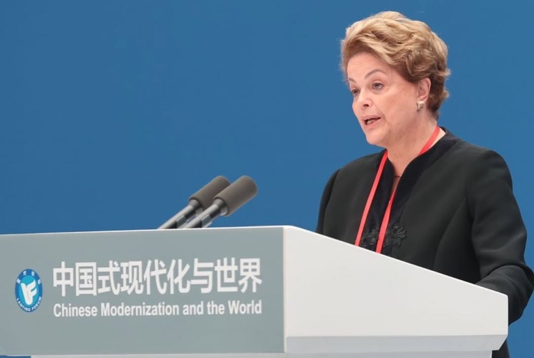 Dilma Rousseff tem alta na China e volta ao comando do Banco do Brics, diz assessoria