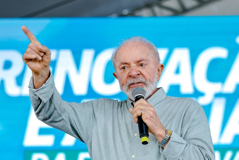 Lula diz que Zelensky foi humilhado por Trump e chama bate-boca na Casa Branca de 'cena desrespeitosa'