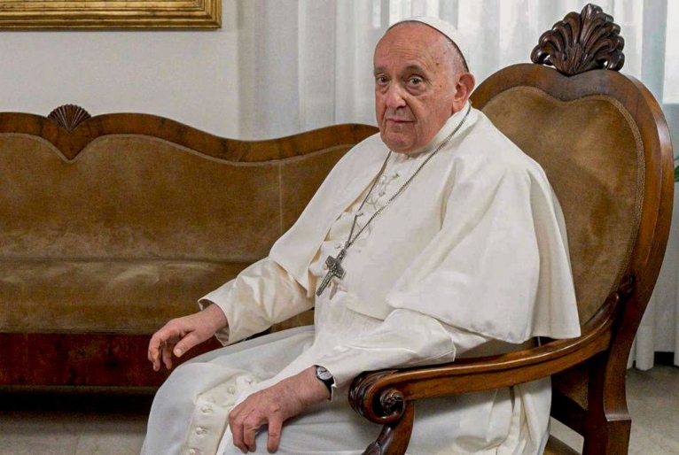 Papa tem mais uma 'noite tranquila' e 'está descansando', diz Vaticano