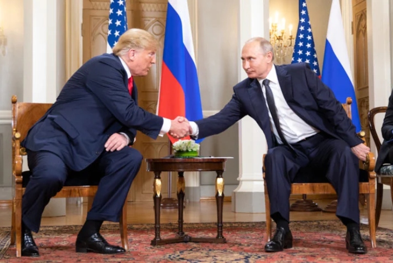 Rússia confirma conversa por telefone entre Vladimir Putin e Donald Trump nesta terça (18)