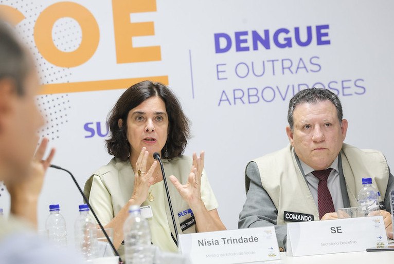 Ministra da Saúde afirma que vacina da dengue não é resposta imediata para  epidemia da doença