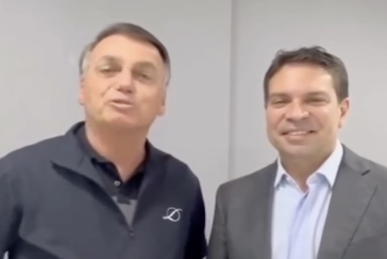 Após queda de sigilo de áudio Bolsonaro grava vídeo com Ramagem