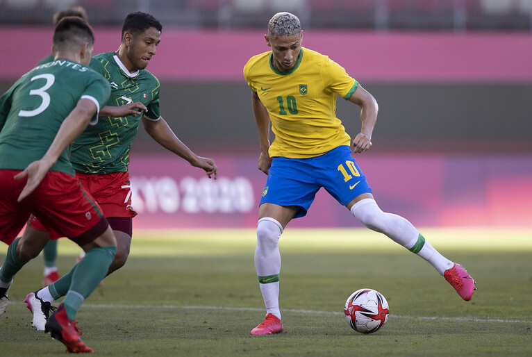 Jogos Olímpicos: Brasil vence o México nos pênaltis e vai em busca