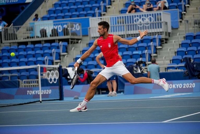 Novak Djokovic reclama do calor e pede jogos de tênis começando mais tarde  nos Jogos de Tóquio - Surto Olímpico